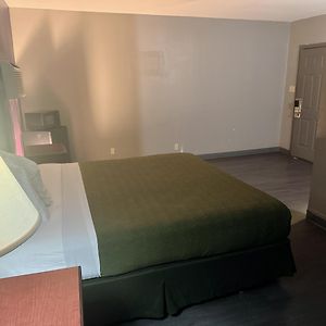 Deluxe Inn